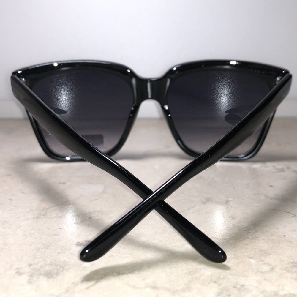 Tommy Hilfiger Classic Black Oversized Sunglasses - Picture 4 of 7